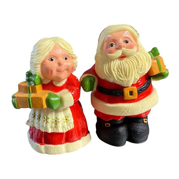 VTG HALLMARK Mr & Mrs SANTA CLAUS Plastic Salt and Pepper Shakers Christmas 70's - Picture 12 of 13